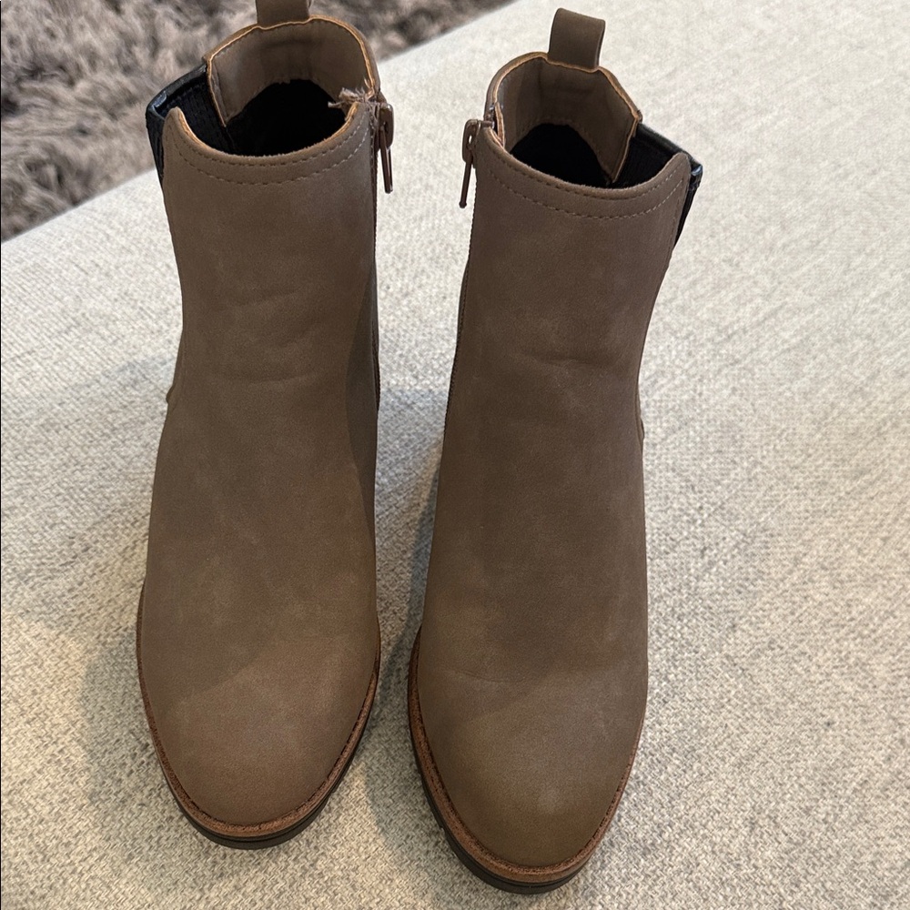 Naturalizer Taupe Block Heel Ankle Boots – Women’s Size 7.5